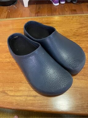 Birkenstock Men’s Navy Slip-On Clogs